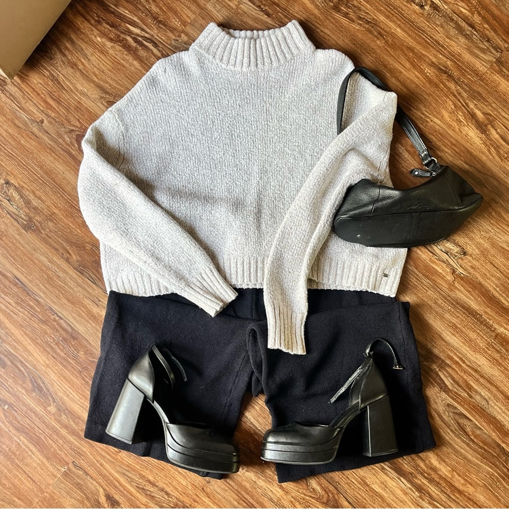 American Eagle Outfitters Light Gray Turtleneck Sweater